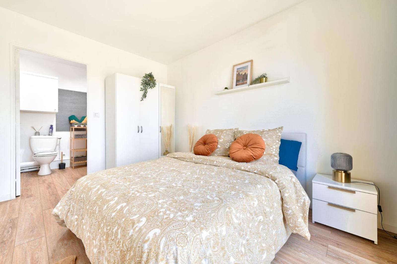 Le Cosy Yellow Appartement Lumineux A 5 Min De La Gare D'Evry Avec Parking Gratuit Courcouronnes Exterior photo